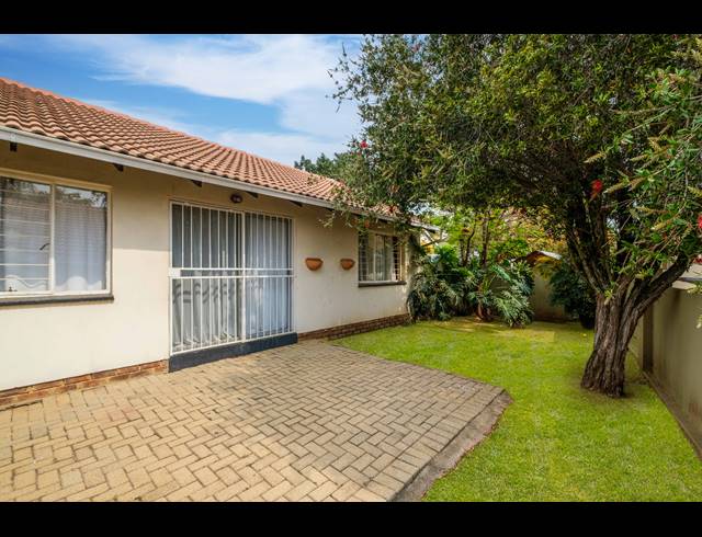 2 BEDROOM TOWNHOUSE FOR SALE IN SUNDOWNER